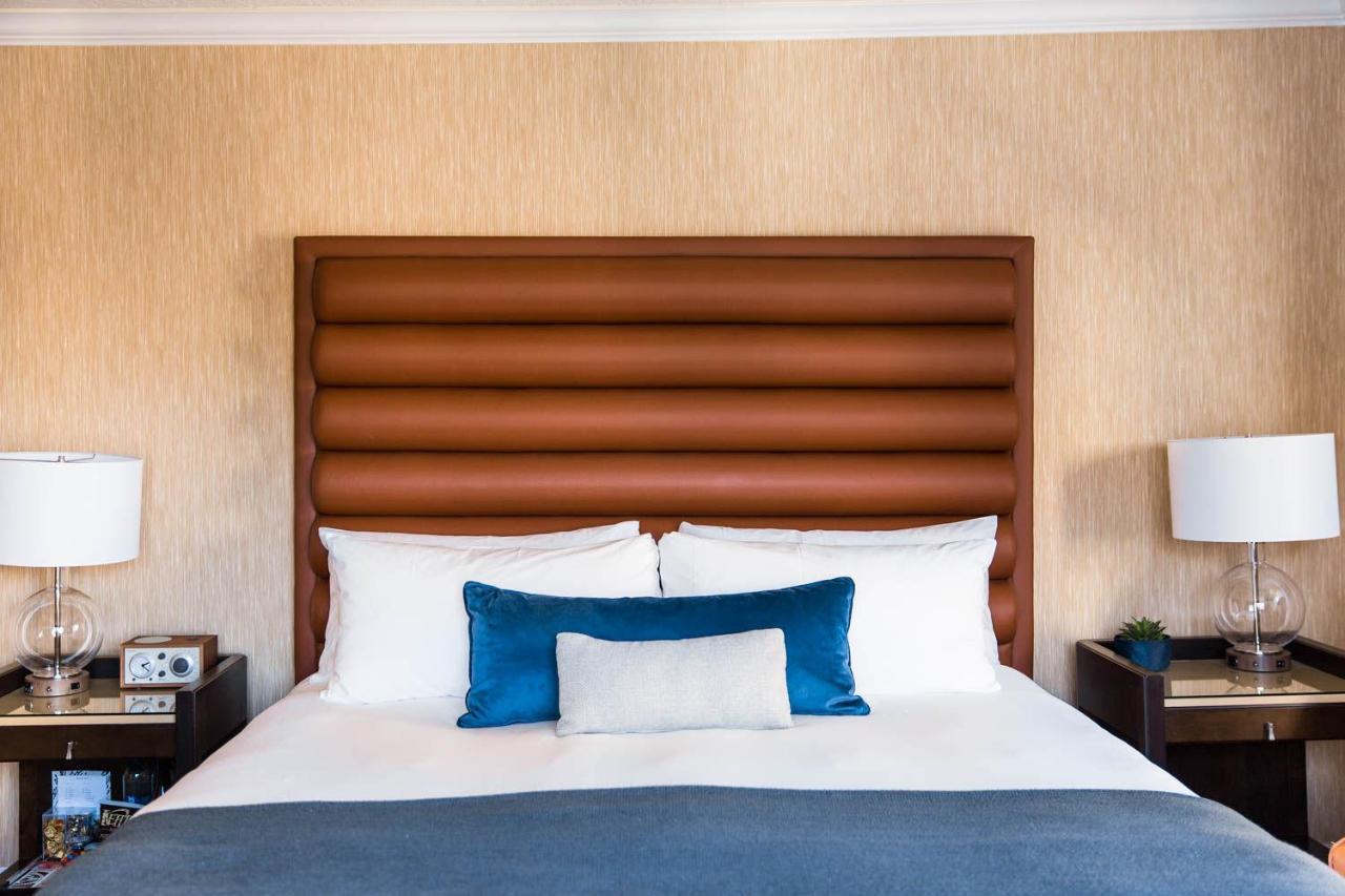Hotel Dossier